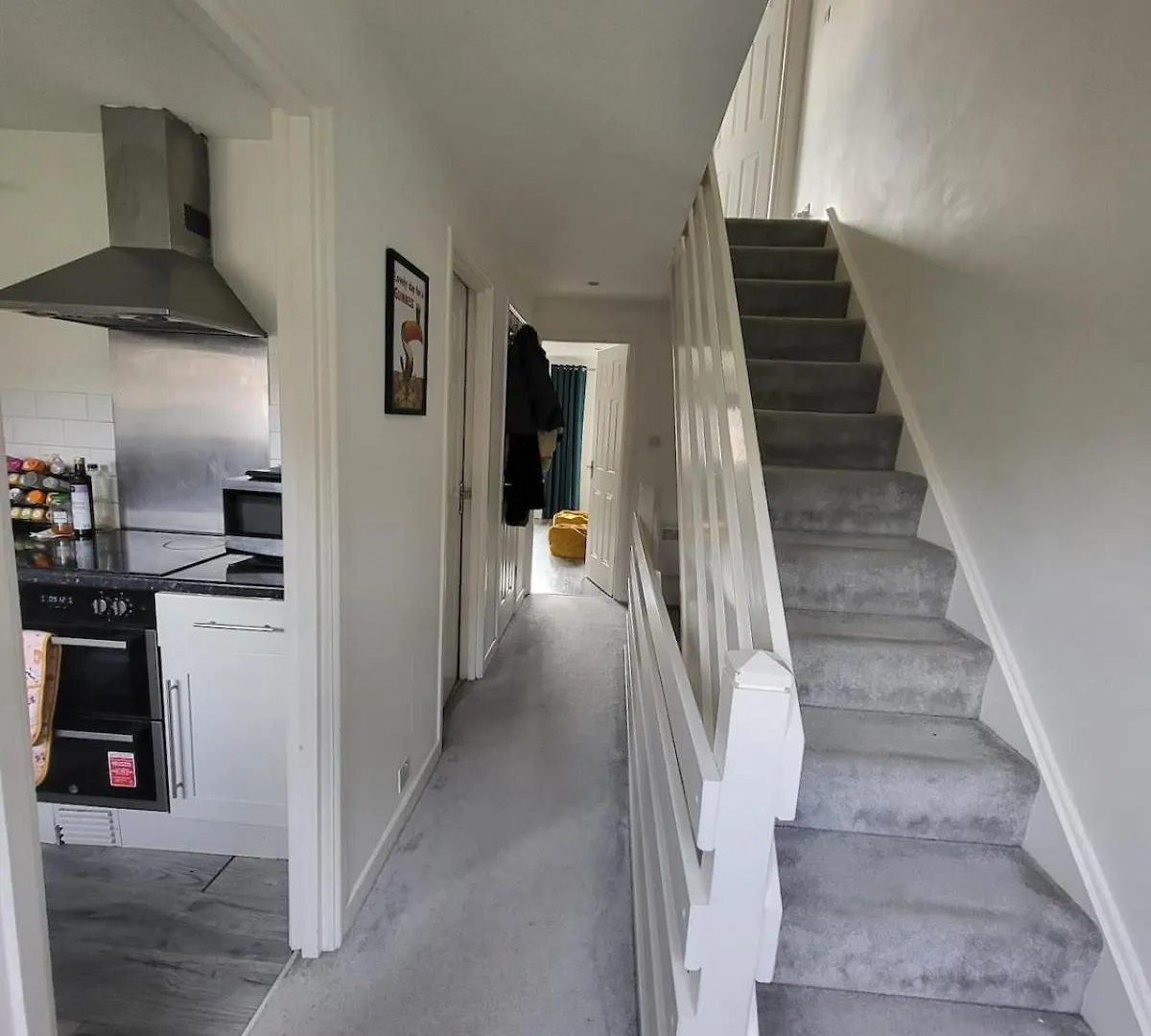 Entire 2 Bed -Sunbury On Thames Apartment 0*, Sunbury-on-Thames United Kingdom